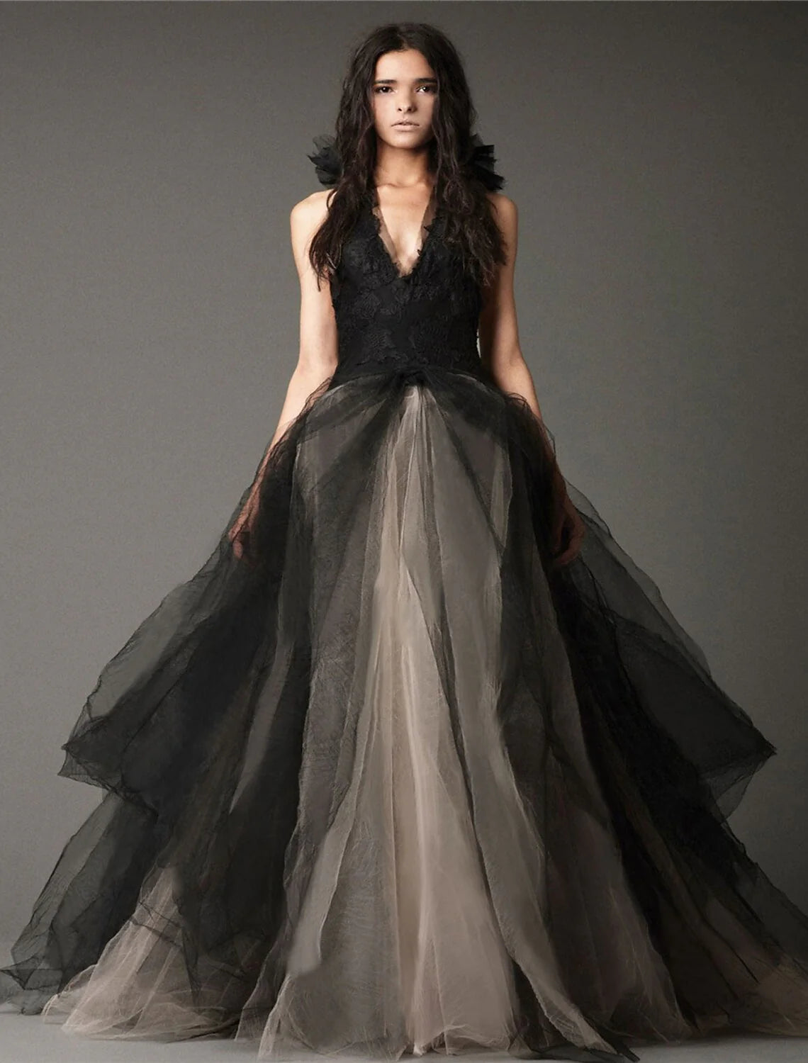 Wholesa Black Wedding Dresses Formal A-Line V Neck Halter Sleeveless Floor Length Lace Tulle Gothic Fall Halloween Engagement Bridal Gowns With Appliques